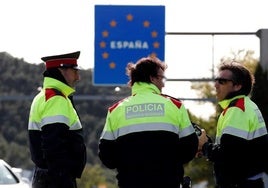 Policías y guardias civiles se alían bajo una plataforma para frenar la «cesión ilegal» de competencias en Cataluña