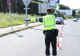 Tres detenidos en Pioz por circular con un vehículo robado tras fugarse en un control y «saludar» a los agentes