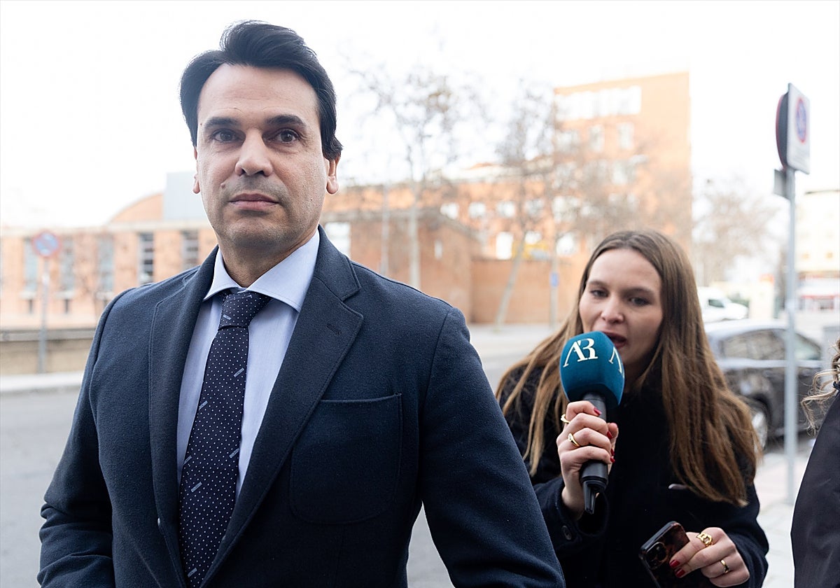 Alberto González Amador en los Juzgados de Plaza de Castilla