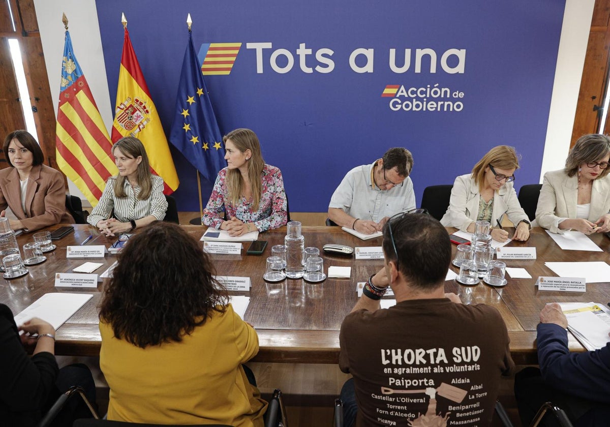 La vicepresidenta y ministra para la Transición Ecológica y el Reto Demográfico, Sara Aagesen, se reúne con las asociaciones de víctimas de la dana