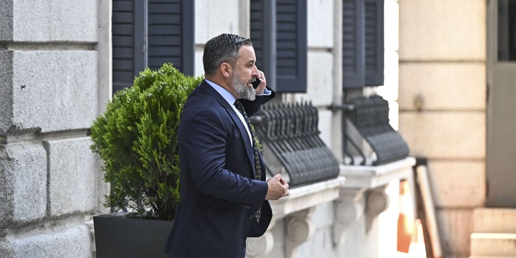Abascal exige a Feijóo una moción de censura: «No es la hora de asambleas ni de manifestaciones»