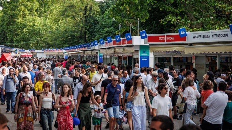 Diez planes familiares para despedir mayo en Madrid: de la Feria del Libro a hinchables en Madrid Río
