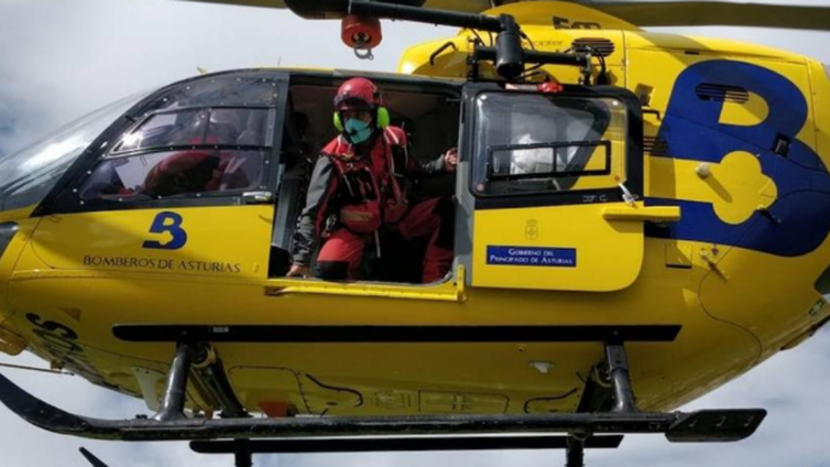Al menos tres personas mueren tras colapsar una nave agrícola en Asturias