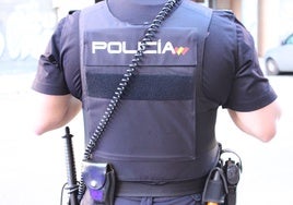 Pillan a dos 'ladronas de ascensor' que robaban tarjetas y móviles a ancianas en Valencia