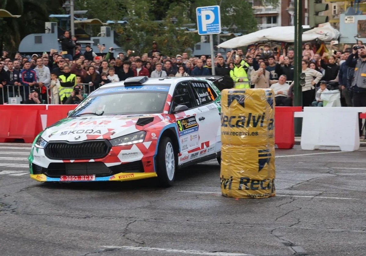 Un momento del tramo urbano de la pasada edición del Rally Sierra Morena