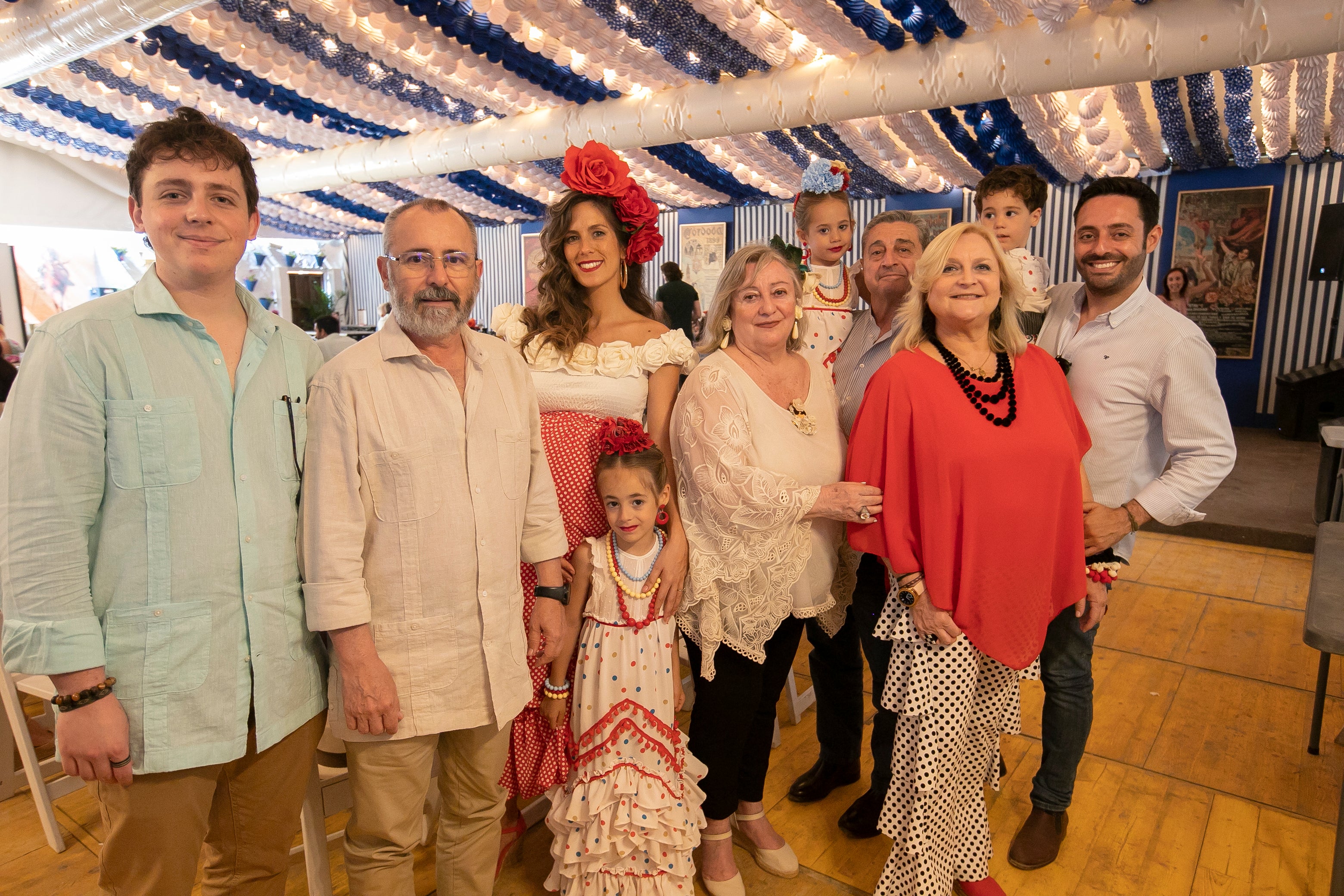 La animada vida de las casetas de la Feria de Córdoba este viernes, en imágenes