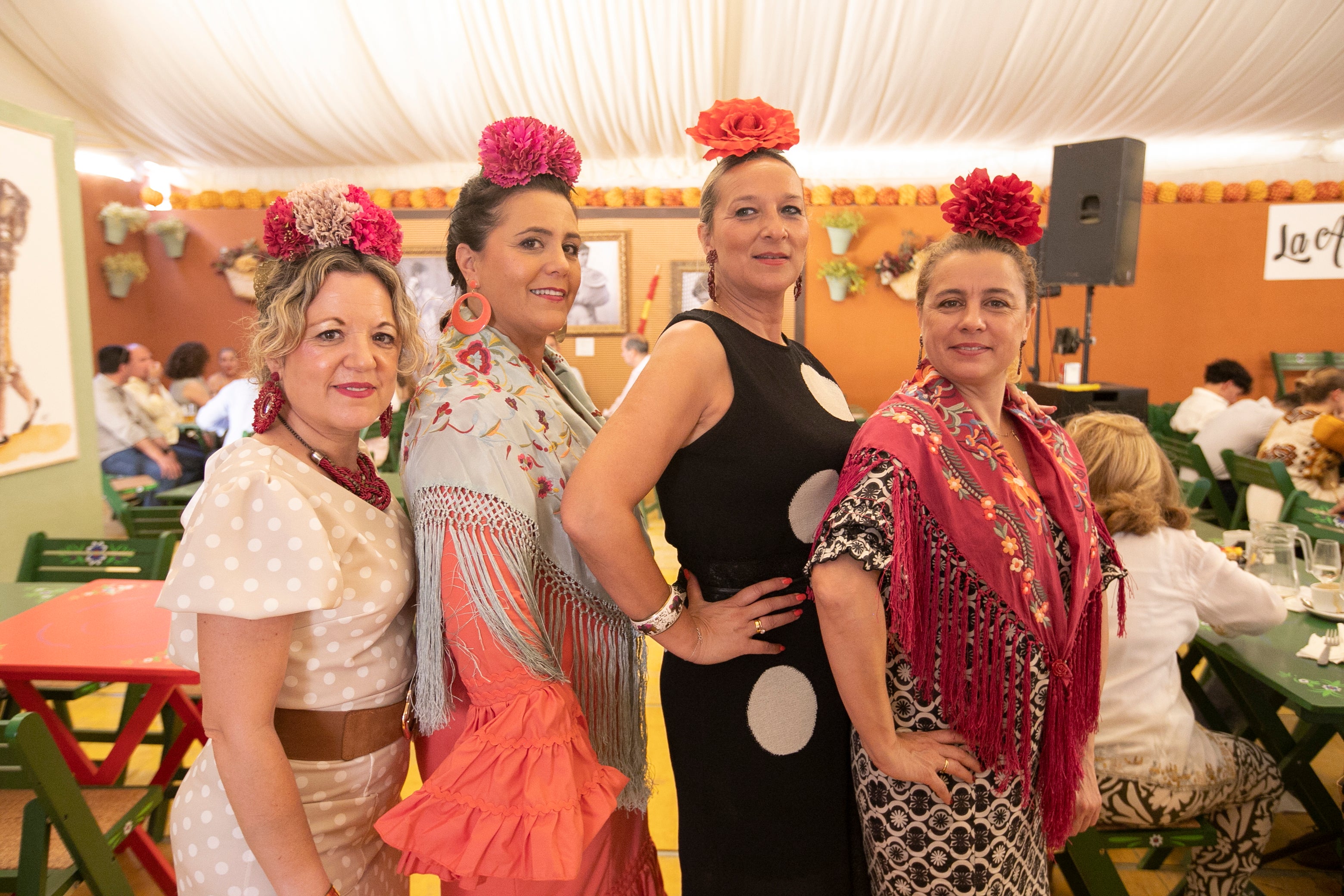 La animada vida de las casetas de la Feria de Córdoba este viernes, en imágenes