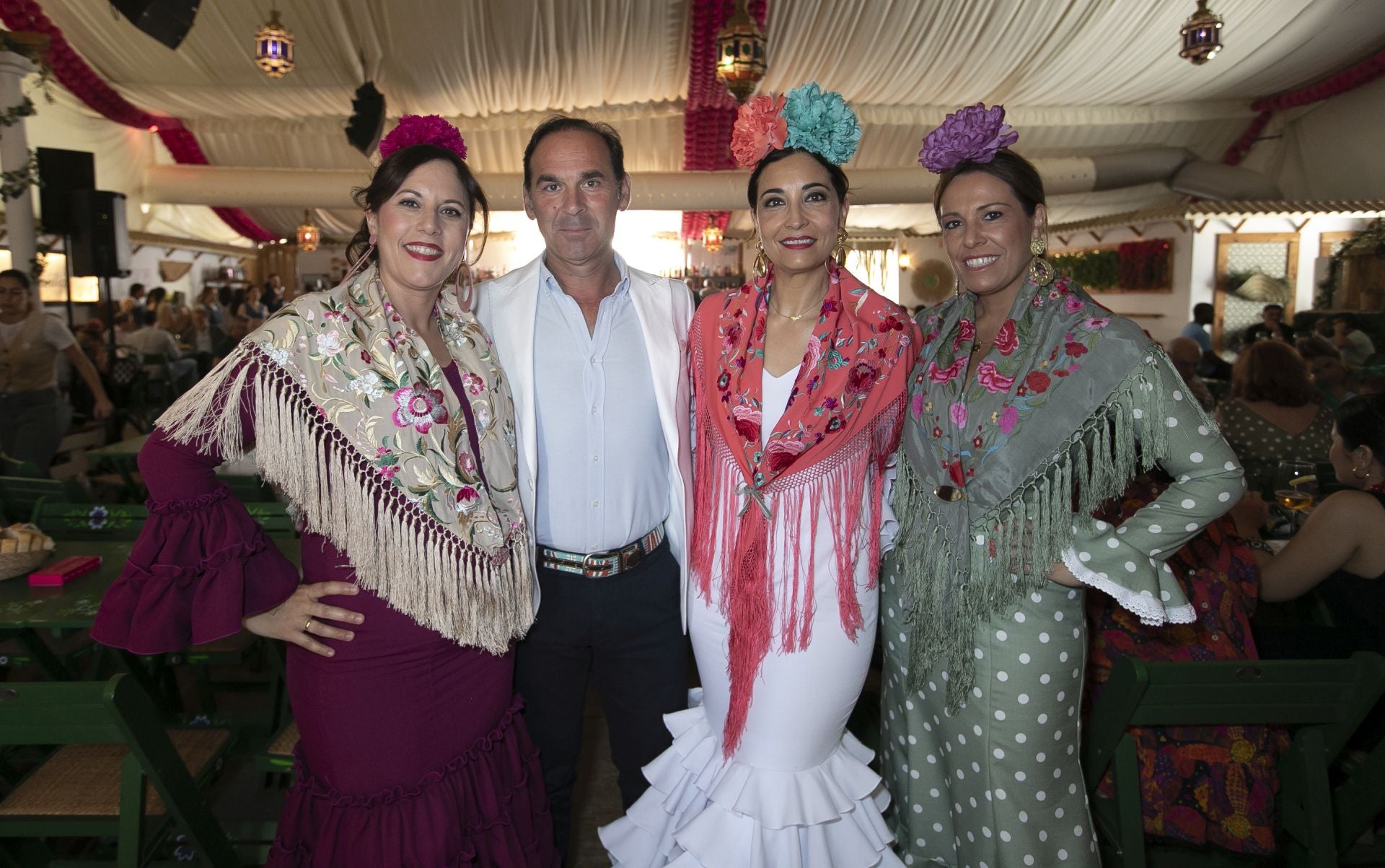 El espléndido ambiente en las casetas el viernes de Feria de Córdoba, en imágenes