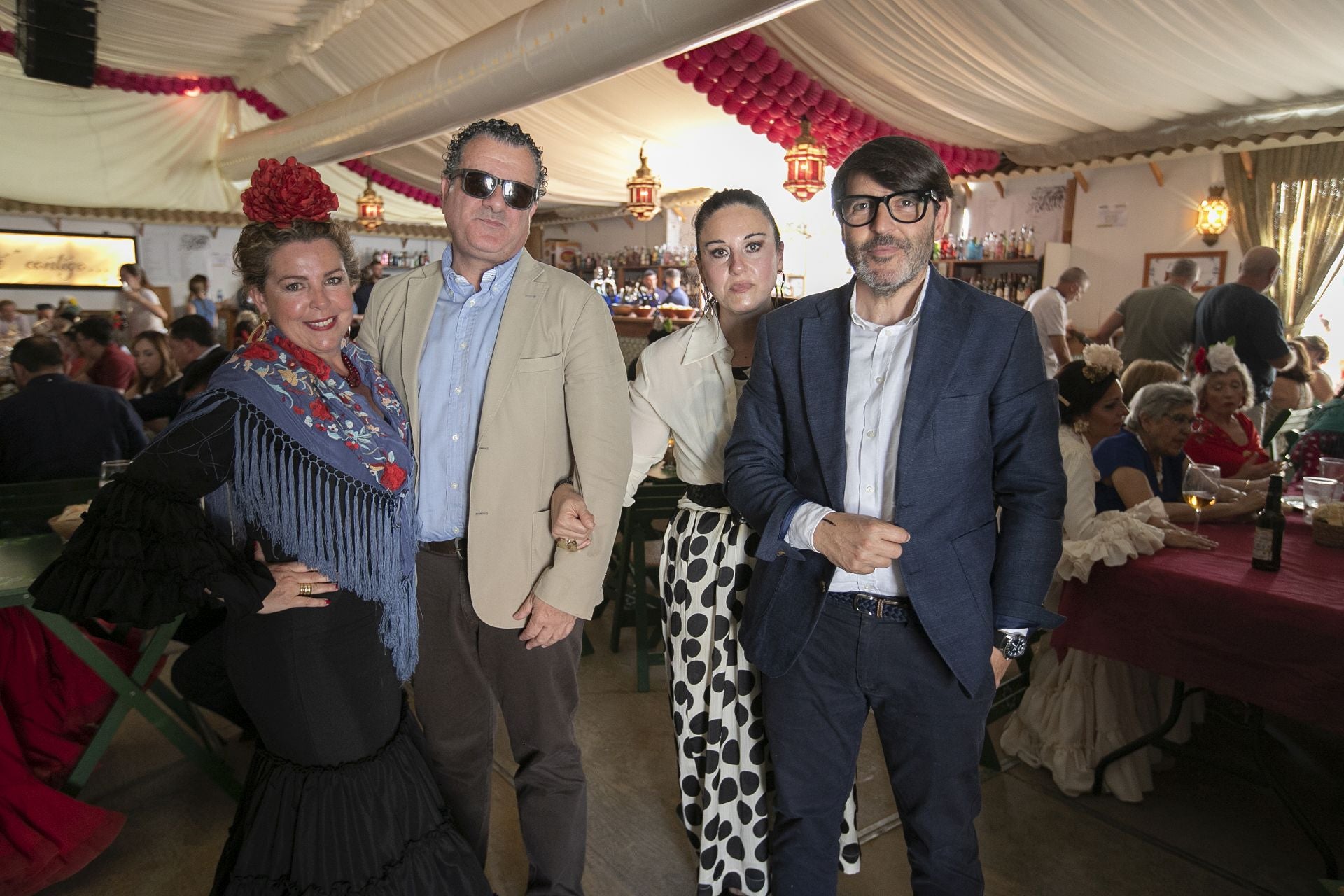 El espléndido ambiente en las casetas el viernes de Feria de Córdoba, en imágenes