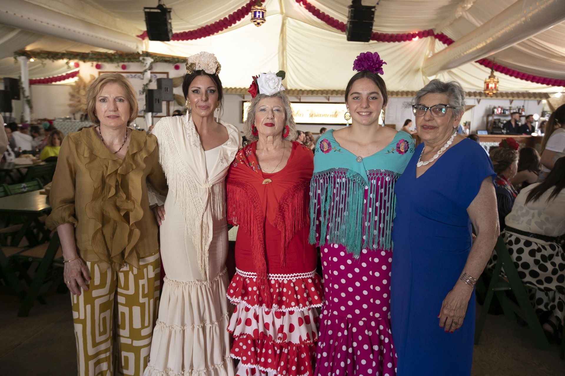 El espléndido ambiente en las casetas el viernes de Feria de Córdoba, en imágenes