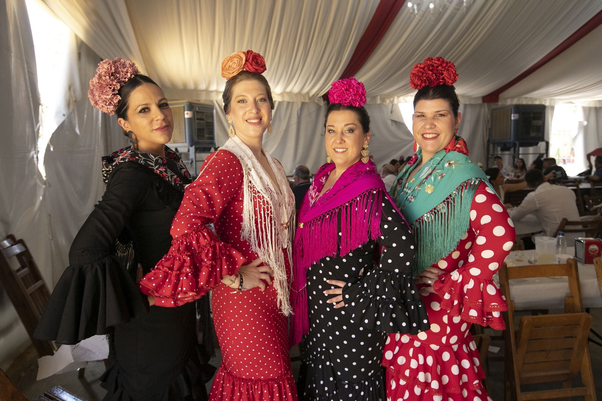 El espléndido ambiente en las casetas el viernes de Feria de Córdoba, en imágenes