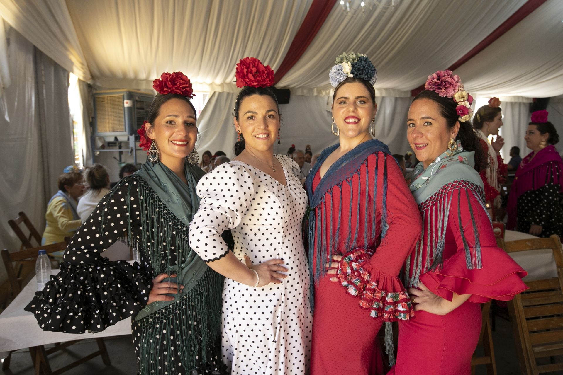 El espléndido ambiente en las casetas el viernes de Feria de Córdoba, en imágenes