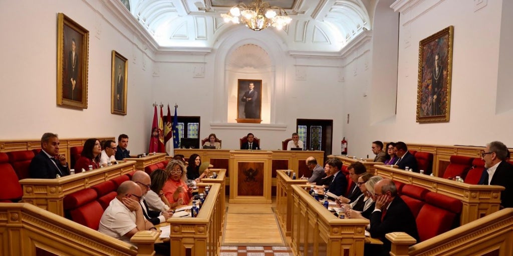 El Ayuntamiento insta a la Junta a que paralice el traslado y cierre del Hospital Virgen del Valle al Universitario de Toledo