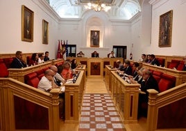 El Ayuntamiento insta a la Junta a que paralice el traslado y cierre del Hospital  del Valle al  Universitario de Toledo