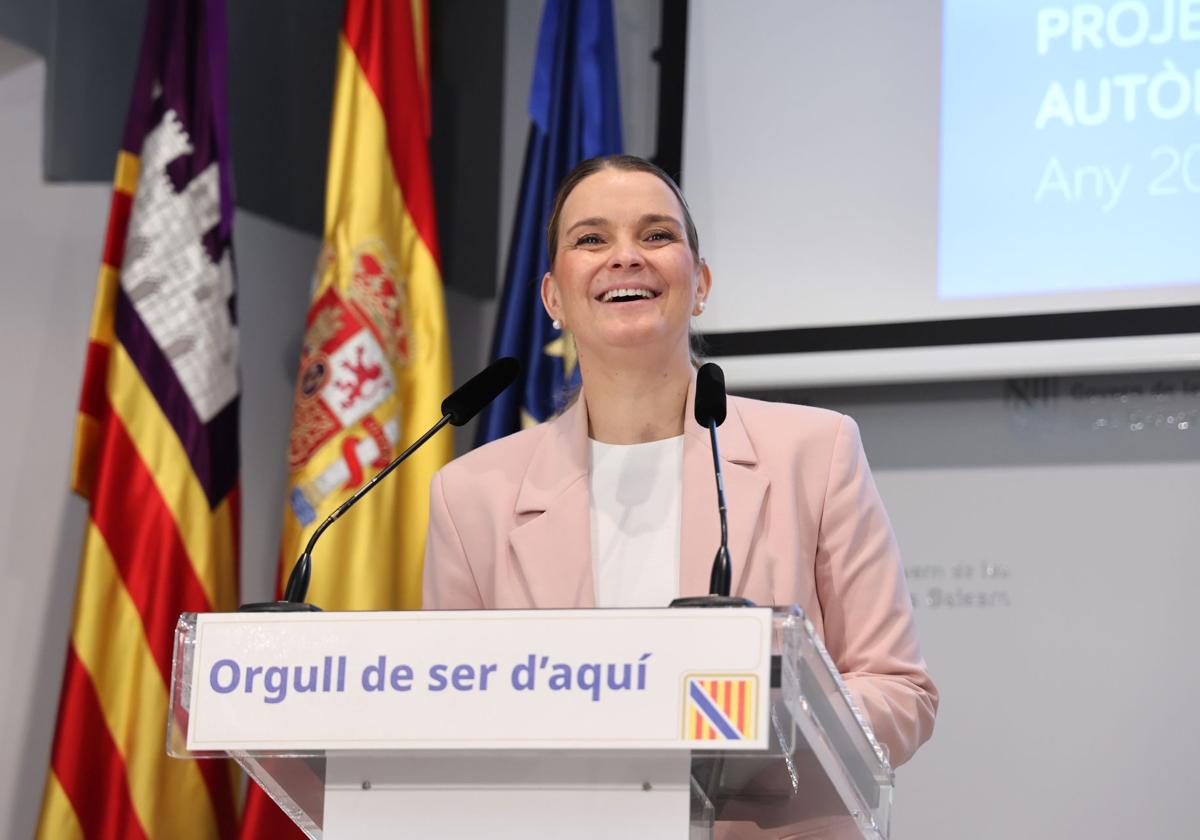 La presidenta del Govern balear, Marga Prohens, ofrece una rueda de prensa tras la reunión del Consell de Govern