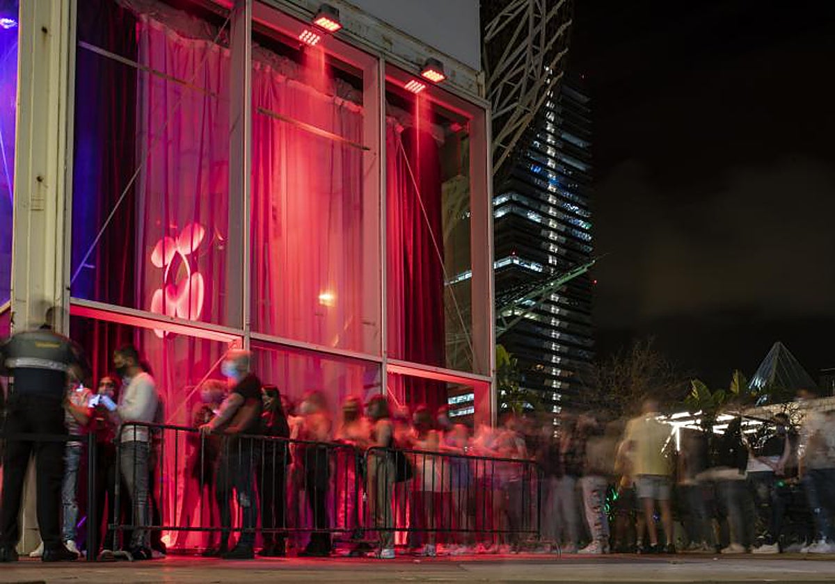 Exterior de una de las discotecas de La Barceloneta