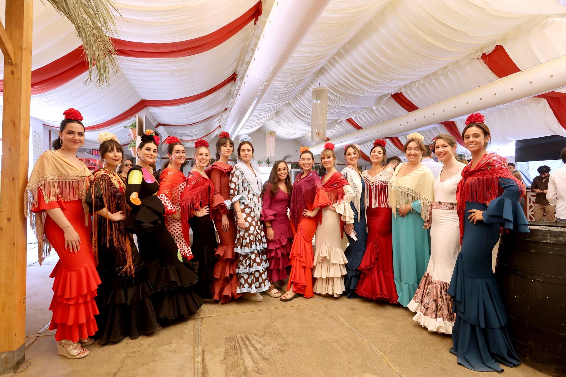 El animado ambiente de las casetas el último sábado de la Feria, en imágenes
