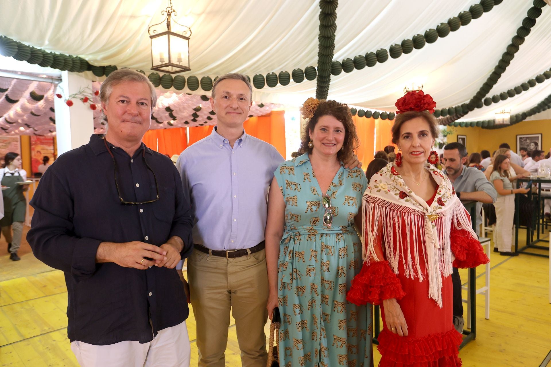 El animado ambiente de las casetas el último sábado de la Feria, en imágenes