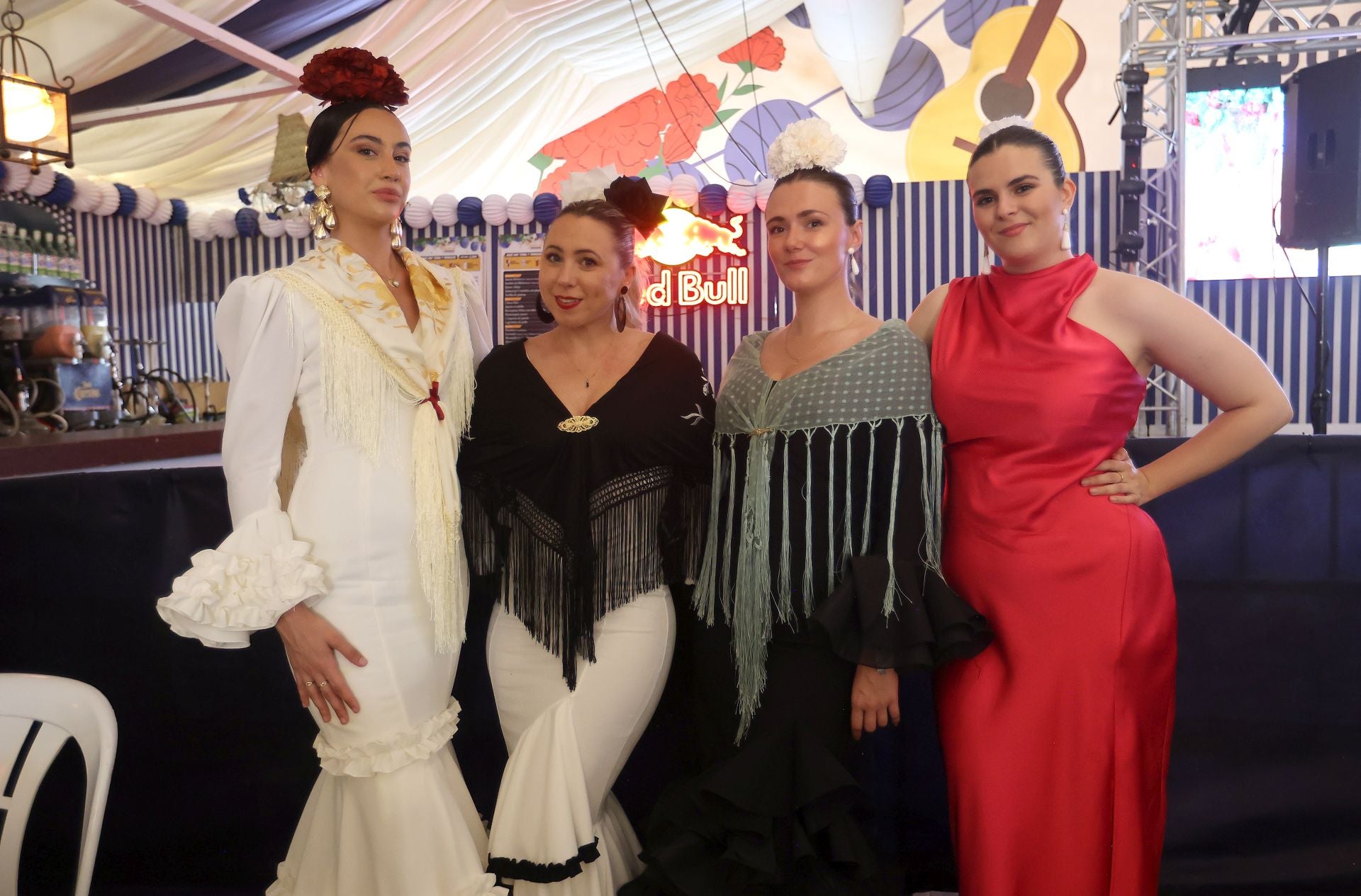 El animado ambiente de las casetas el último sábado de la Feria, en imágenes