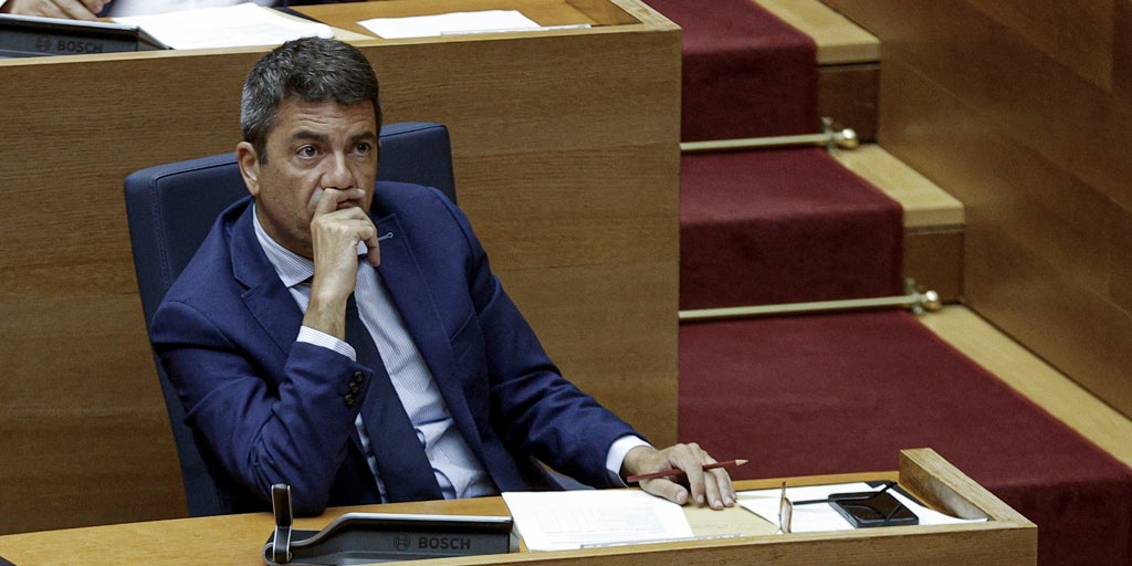 La mayoría culpa al Gobierno del caos en trenes y Barajas y a Mazón de la dana