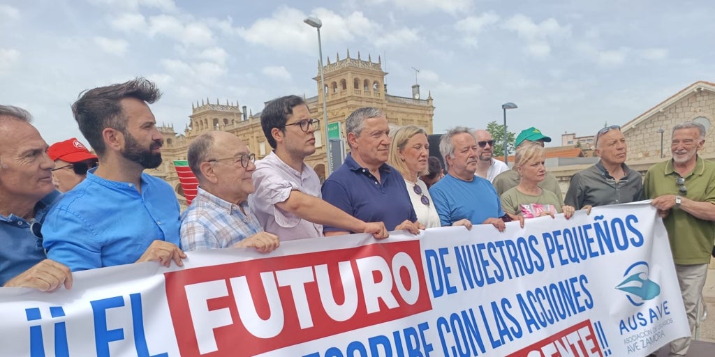 Zamora dice «basta» y miles de personas claman contra el Gobierno por la supresión de paradas del AVE