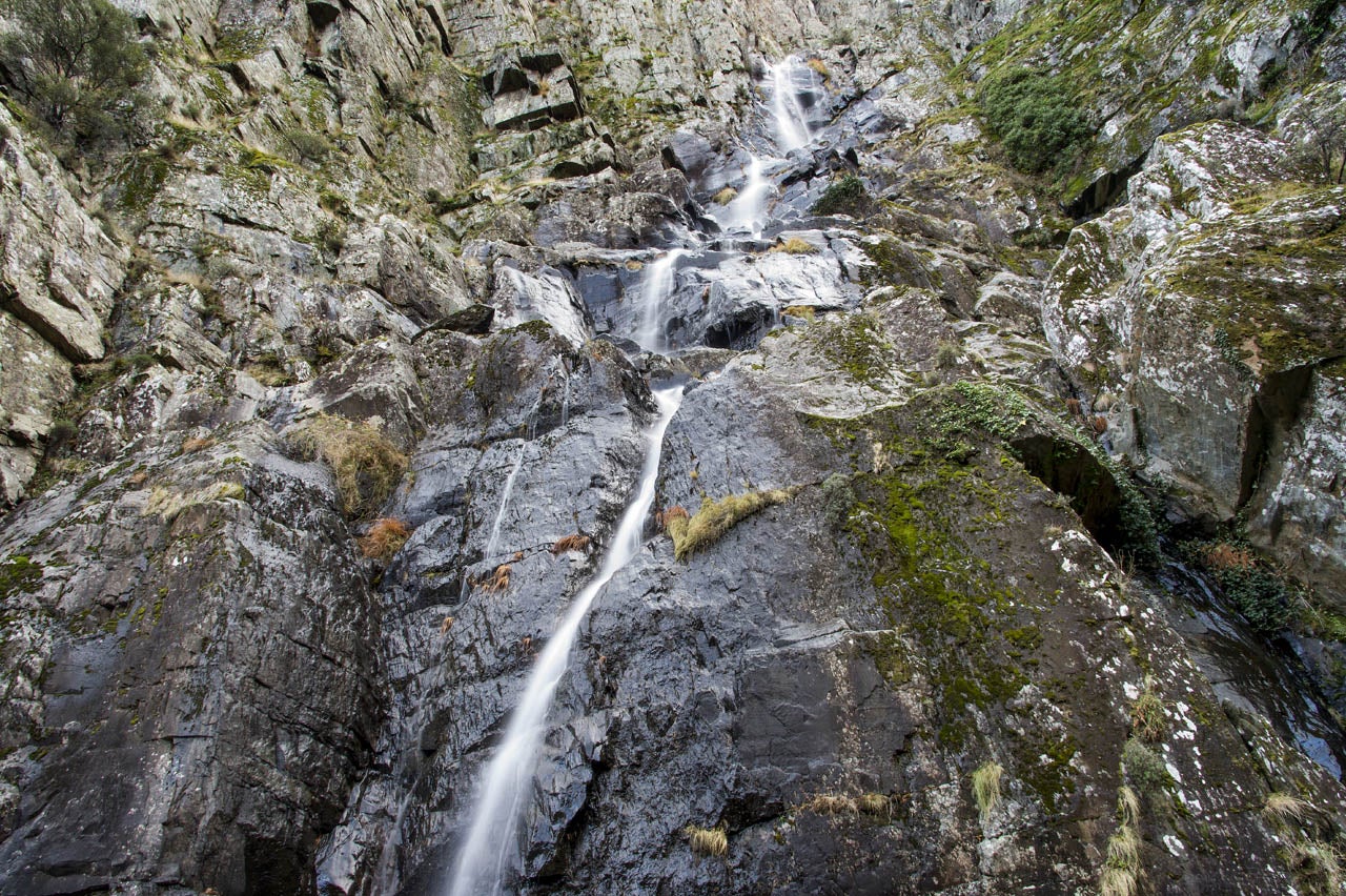 La desconocida ruta senderista que termina en una cascada de 100 metros de altura: está en uno de los pueblos más bonitos de Extremadura