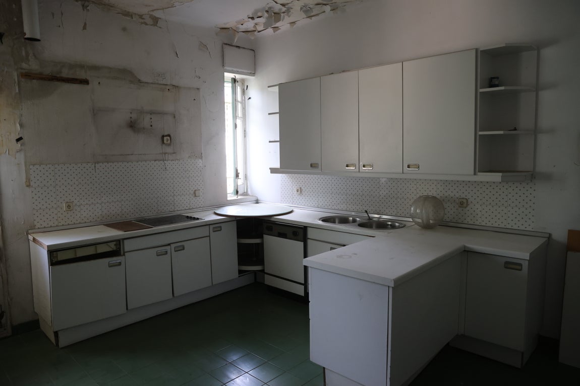 La cocina de Velintonia aún conserva muebles del pasado.