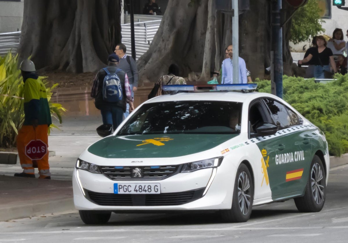 Un vehículo de la Guardia Civil
