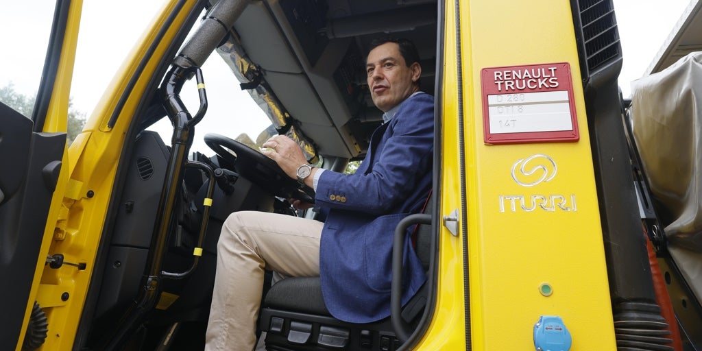 Juanma moreno resalta la labor de la nueva agencia de emergencias y pide a los andaluces «proteger el patrimonio natural»