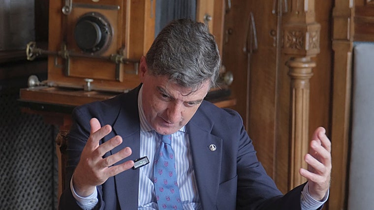 Santiago padilla, presidente de la Hermandad Matriz, durante la entrevista