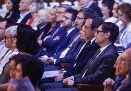 El Govern catalán defiende que griten a Illa a favor de la «independencia» y critica a Ayuso por comentarlo