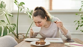 Los alimentos que te ayudarán a rendir en el examen de Selectividad, según la nutricionista Rosa Fernández: «La clave no es el café»