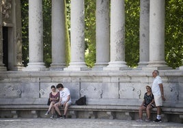 El Retiro y otros ocho parques de Madrid cerrarán varias zonas hasta las 15 horas por posibles tormentas