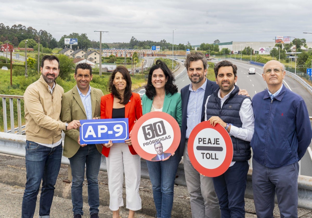 Miembros del PPdeG este miércoles en Oroso (La Coruña)