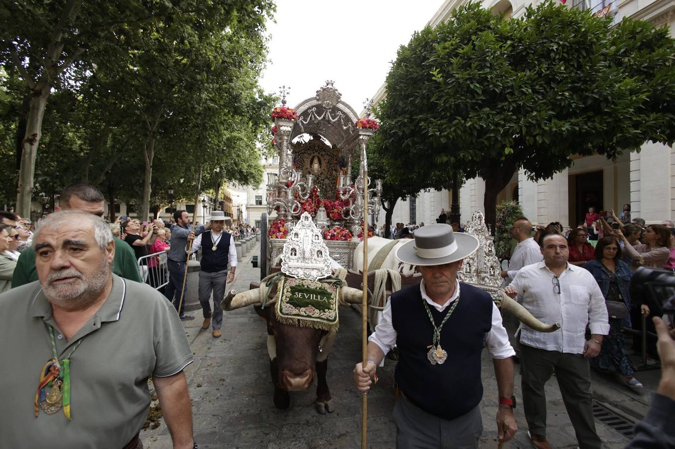 Salida de la Hermandad del Rocío de Sevilla en su peregrinación a la Aldea del Rocío