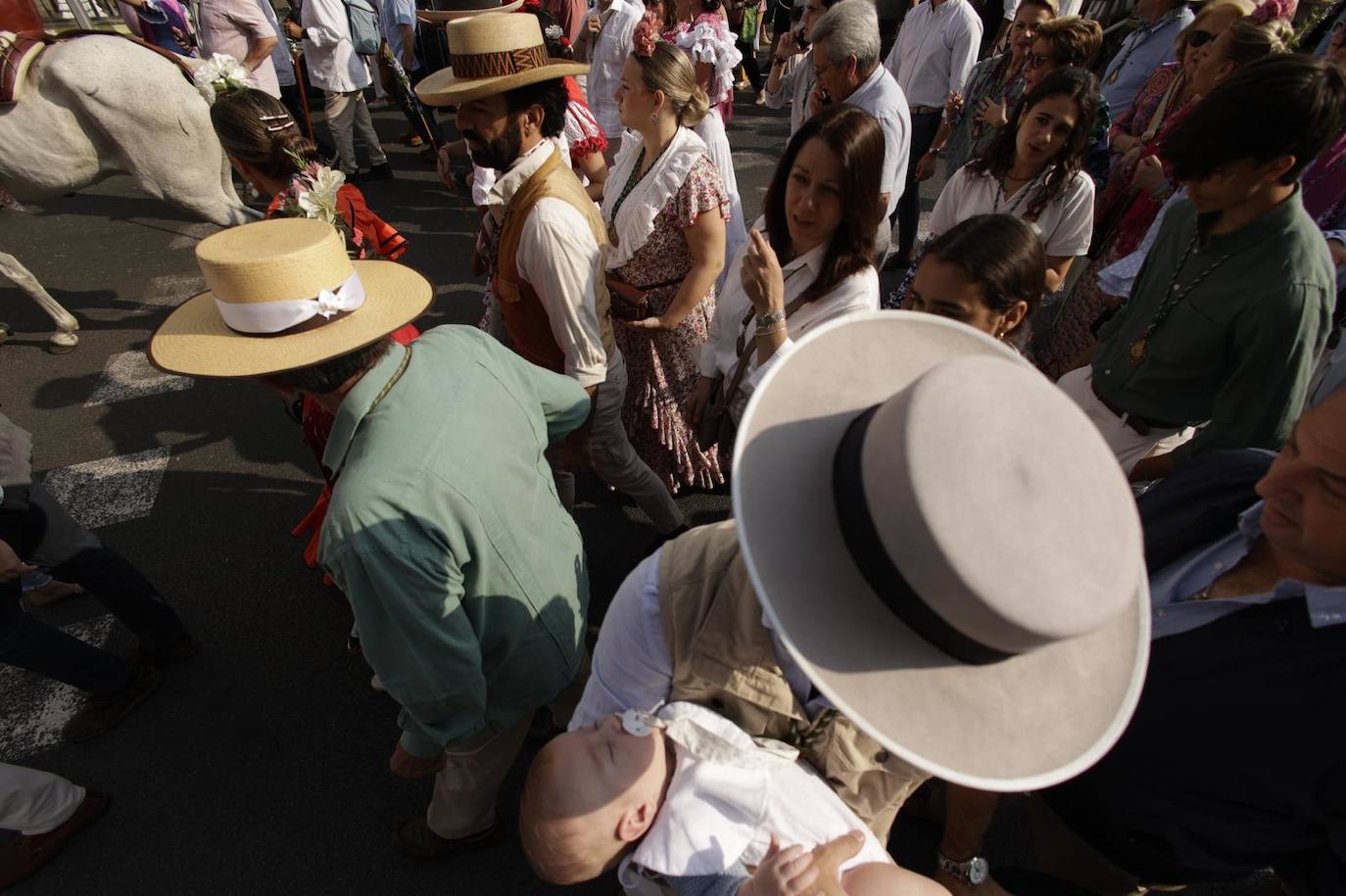 Salida de la Hermandad del Rocío de Sevilla en su peregrinación a la Aldea del Rocío