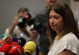 Leire Díez intenta desvincular sus «trabajos» del PSOE: «Ni fontanera, ni cobarde»