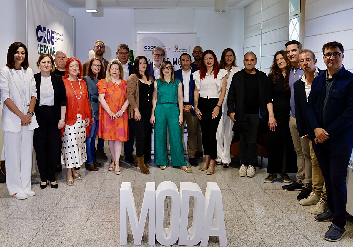 El presidente de CEOE Castilla y León, Santiago Aparicio, inaugura la jornada formativa 'Moda Inteligente: Revolucionando el sector con IA'