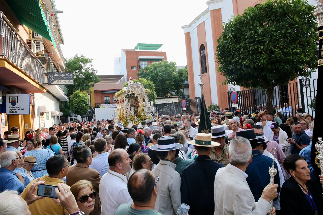 Primeros momentos de la peregrinación de la Hermandad del Rocío del Cerro del Águila