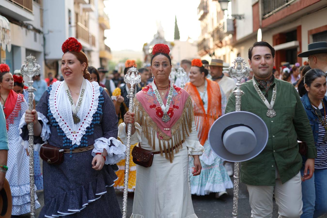Primeros compases de la peregrinación de la Hermandad del Rocío de la Macarena