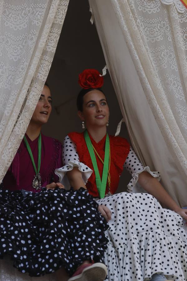 Primeros compases de peregrinación de la Hermandad del Rocío de Triana