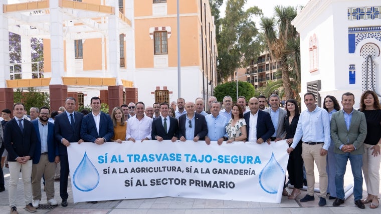 Una delegación de alcaldes del PP de Almería se han desplazado hasta Murcia