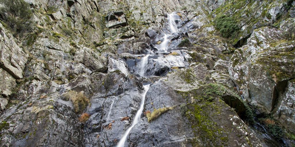 La desconocida ruta senderista que termina en una cascada de 100 metros de altura: está en uno de los pueblos más bonitos de extremadura