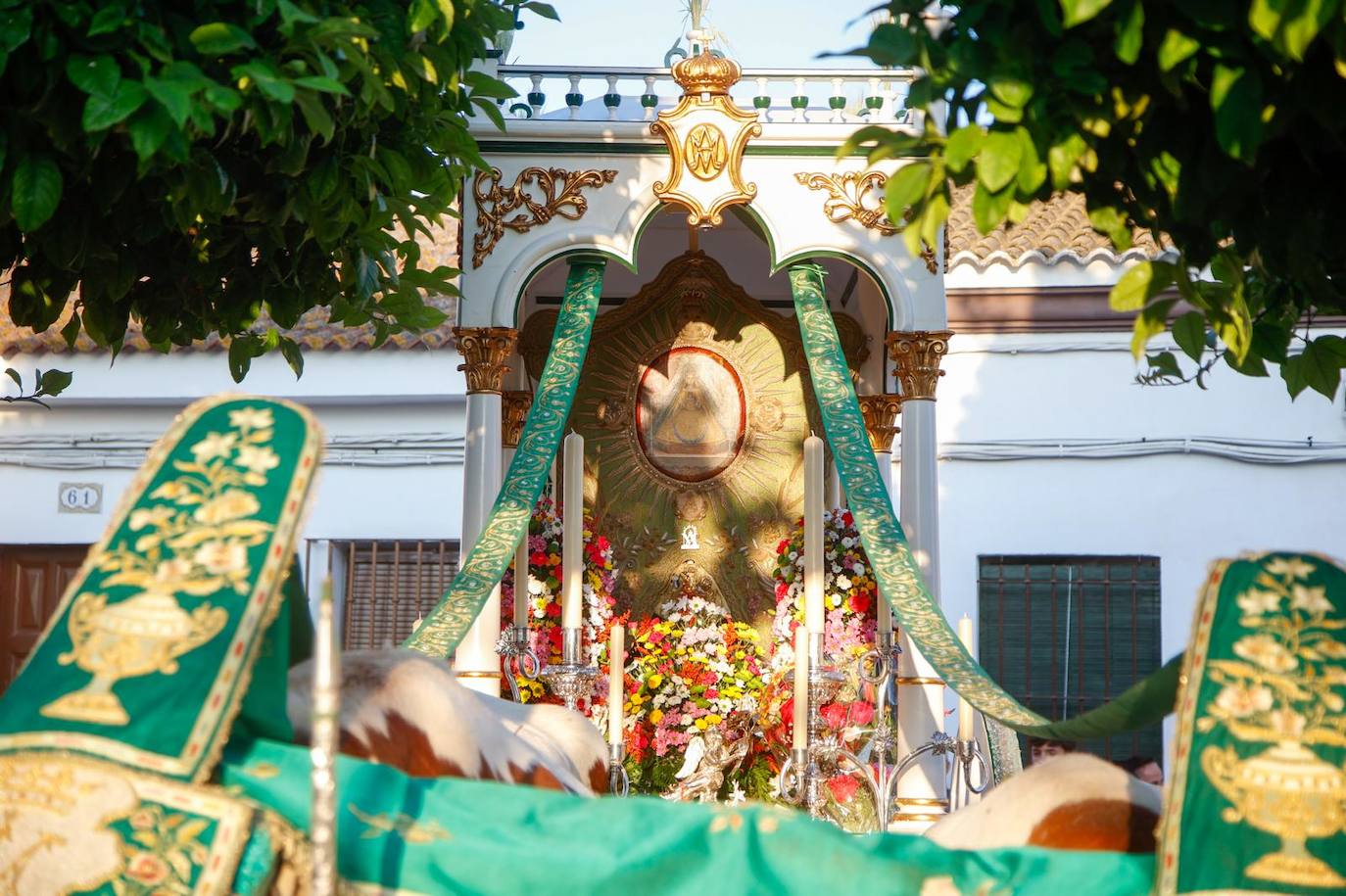 Salida de la hermandad de Pilas hacia la aldea del Rocío