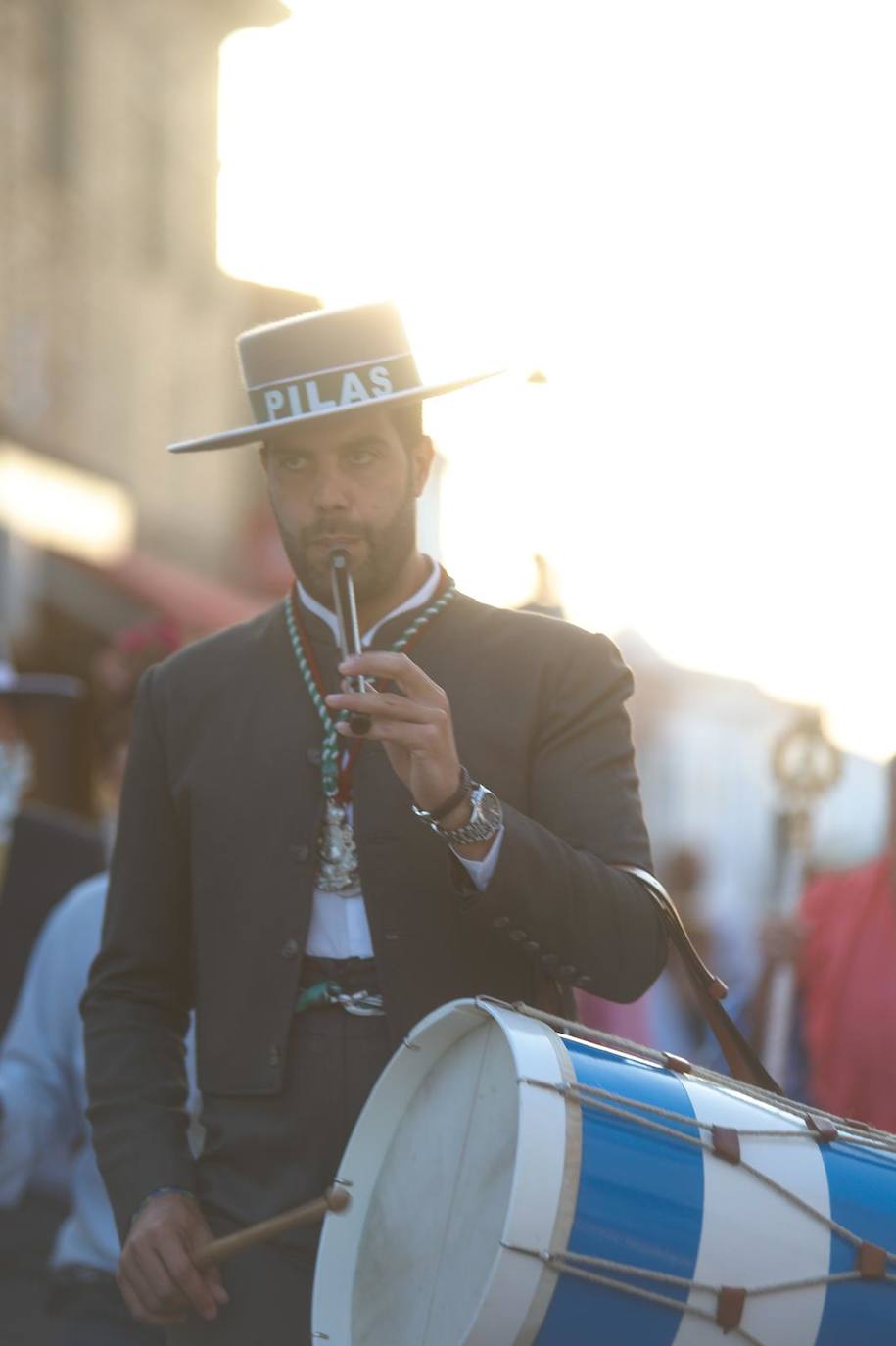 Salida de la hermandad de Pilas hacia la aldea del Rocío