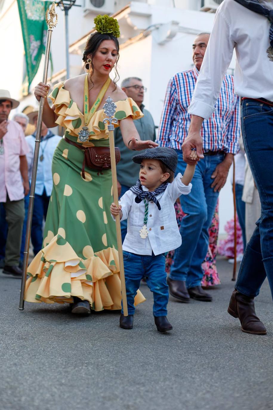 Salida de la hermandad de Pilas hacia la aldea del Rocío