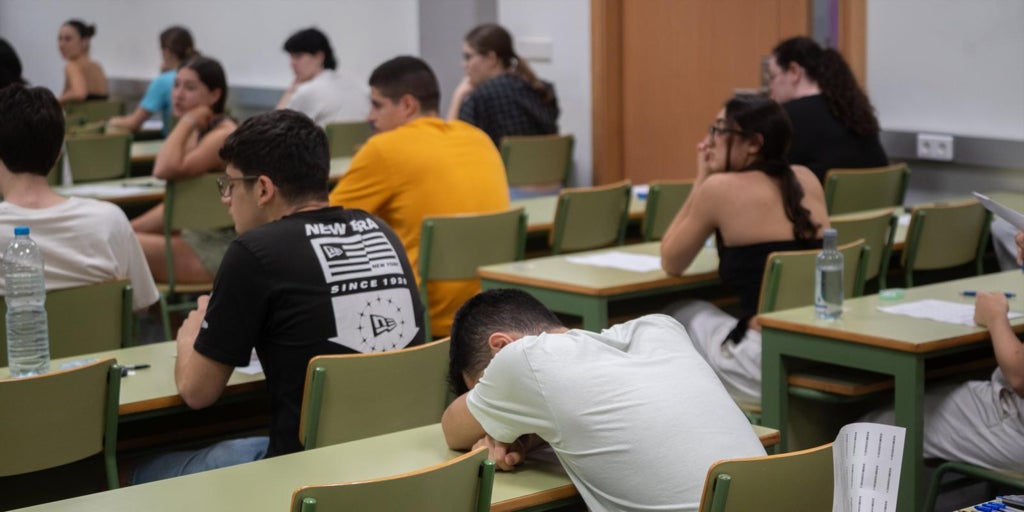 Cesan a un profesor por filtrar por Telegram el examen de Historia de España de Selectividad en Alicante
