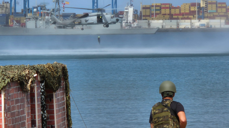 El Día de las Fuerzas Armadas despliega su fuerza en Las Palmas: 1.127 efectivos, 23 aviones y 14 buques