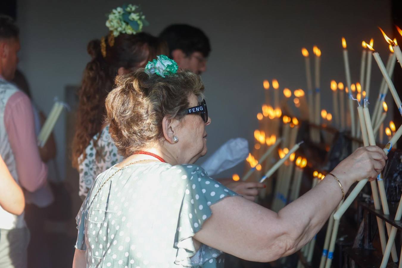La ermita ha recibido este viernes previo a Pentecostés la visita de miles de romeros