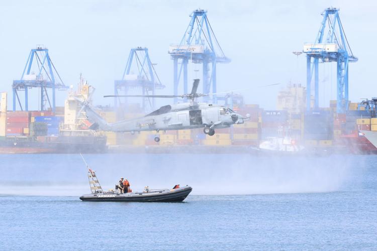 Exhibición dinámica en la Playa de las Alcaravaneras (Las Palmas de Gran Canaria) con motivo del «Día de las Fuerzas Armadas 2025»